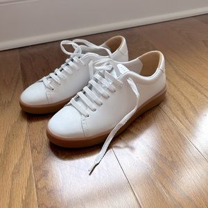 EUC Everlane ReLeather Tennis Shoe (white/gum sole), W7.5/M5.5